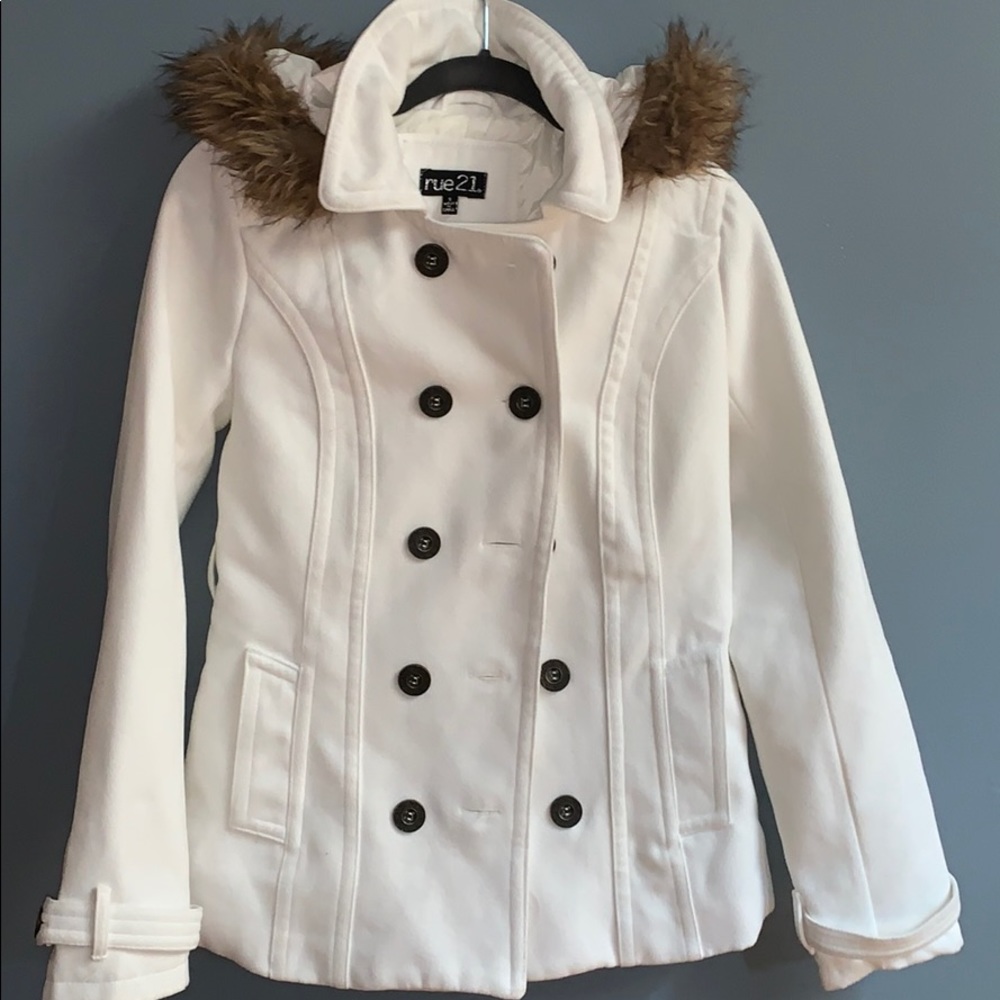 Women’s white jacket rue 21